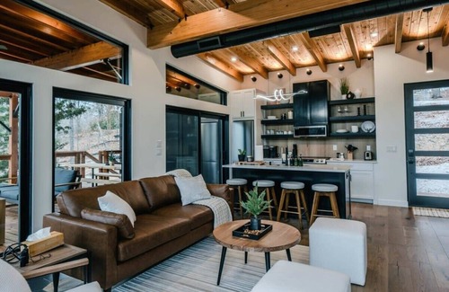 Rogers House | Ozark Modern Retreat