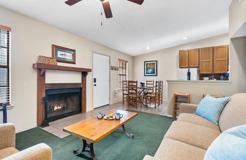 Kimberling City House | Ozark Mountain Retreat w Free Attraction Tickets-Table Rock Lake Access-Fireplace