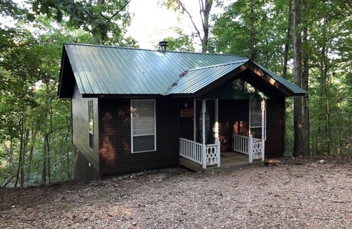 Eureka Springs Cabin | Ozark Spring Cabin 04 Firefly Glow, King, Spa Tub