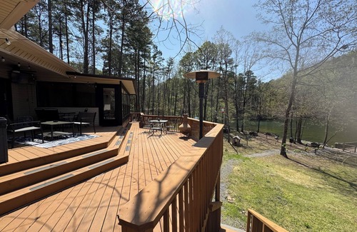 Hot Springs Village House | Ozzy's Oasis-100 FT LAKEFRONT-Private Dock, 3BR+Bunk Room/Sleeps 10. Fenced Yard