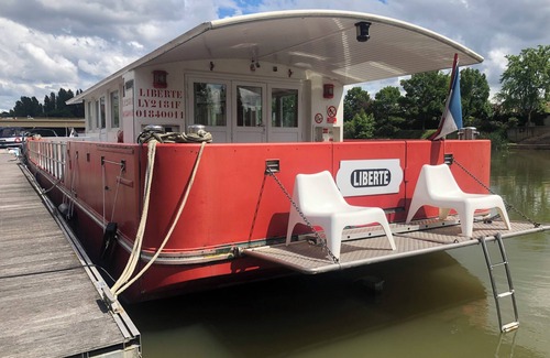 Asnieres-sur-Seine Boat Rental | Péniche Liberté aux Portes de Paris