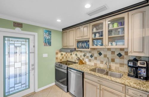 Marathon House | P10 - Charming 2 bedroom, 2 bath duplex with private pool and deep water.
