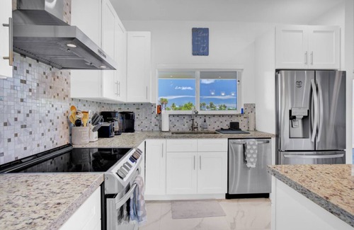 Marathon House | P98 - 4 bed, 4 bath home with dockage and private pool in Sombrero Beach.