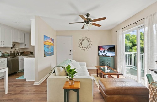 Pacific Beach Condo | Pacific Beach - Private Balcony - W/D - Pets OK