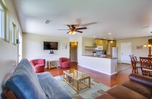 North Pacific Beach Condo | Pacific Beach Sunset | 2BR Home+ Steps from Beach