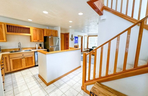 Shorepine Village House | Pacific City Serenity: Walk to Beach, Pelican Brewery & Iconic Cape Kiwanda
