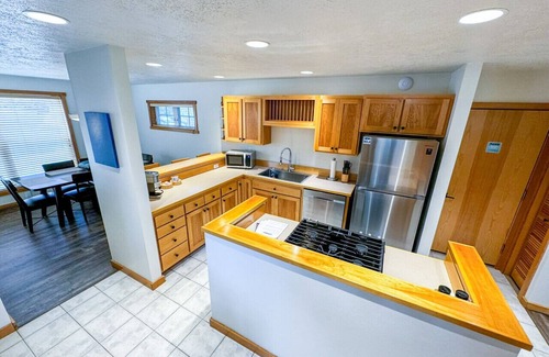 Shorepine Village House | Pacific City Serenity: Walk to Beach, Pelican Brewery & Iconic Cape Kiwanda