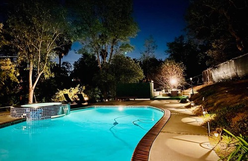 Calabasas House | Pacific Dreams at Woodland Hills Distinguished 8 Br 6 5 BA Residence With Pool and Spa Sleeps 16