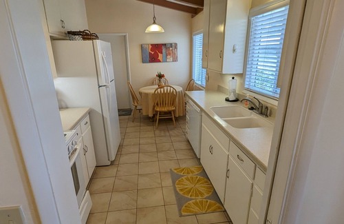 Pacific Grove House | Pacific Grove "Beach Tract" cozy yellow bungalow 1 street from Monterey bay