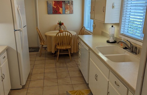 Pacific Grove House | Pacific Grove "Beach Tract" cozy yellow bungalow 1 street from Monterey bay