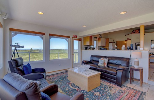 Long Beach House | Pacific Paradise -Ocean & beachfront/Dog friendly