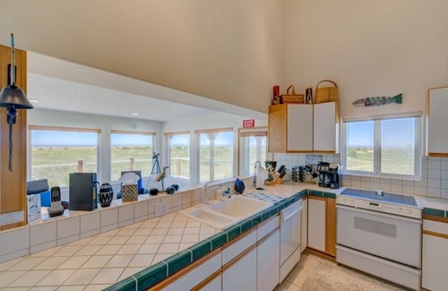 Long Beach House | Pacific Paradise -Ocean & beachfront/Dog friendly