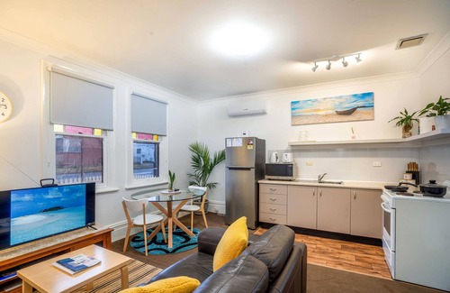 Orange Apartment | Paddington Villa 3 Close to town, Neat & Practical