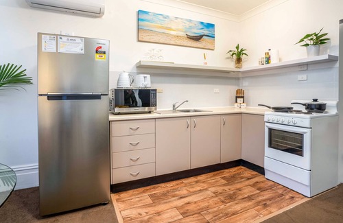 Orange Apartment | Paddington Villa 3 Close to town, Neat & Practical