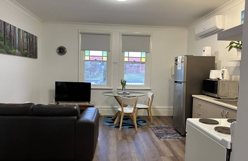 Orange Apartment | Paddington Villa 3 Close to town, Neat & Practical