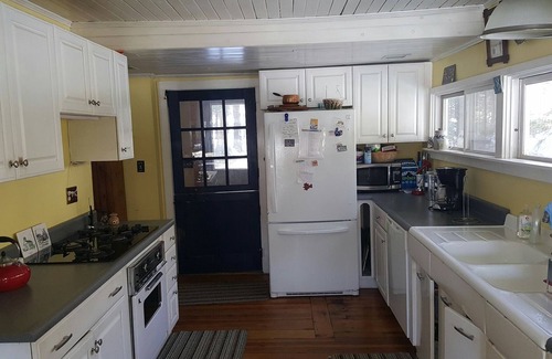 Bridgton Cottage | Paddleboard, kayak, dive off the dock, sit by the fire