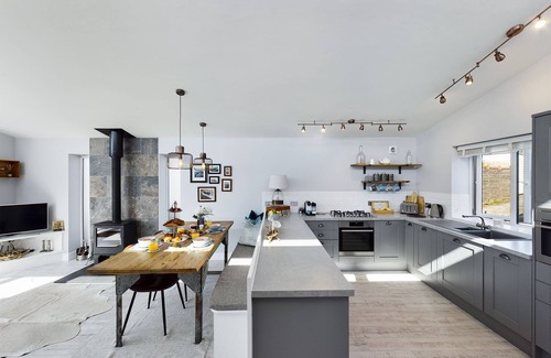 Kingsbridge Cottage | Paddlers View - an apartment that sleeps 4 guests in 2 bedrooms