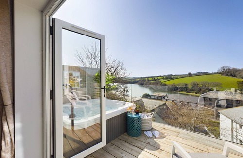 Kingsbridge Cottage | Paddlers View - an apartment that sleeps 4 guests in 2 bedrooms