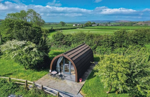 Oldwalls Cabin | Paddock Haven Pod on the Pond Romantic Cosy Retreat for 2