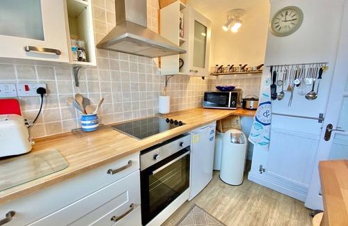 Treator House | Padstow Holiday Home 2 Bedrooms, wifi, rear decked patio, pets welcome - parking