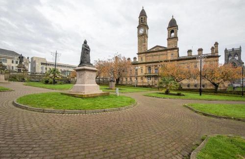 Paisley Apartment | Paisley Pad Glasgow Gateway second floor flat