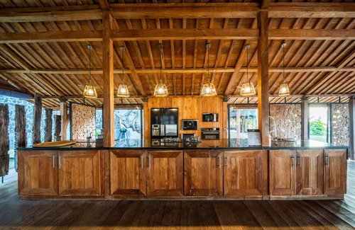 Banjar House | Palatial Wooden Villa, 4br, Lovina