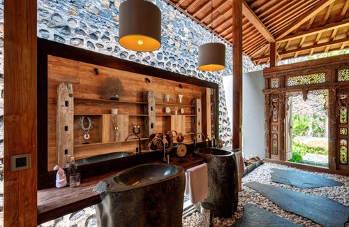 Banjar House | Palatial Wooden Villa, 4br, Lovina