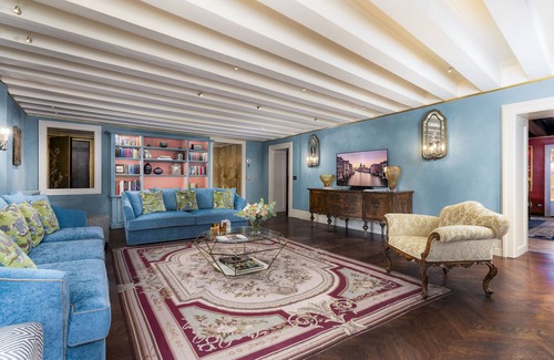 Dorsoduro Apartment | Palazzo Loredan Grand Canal