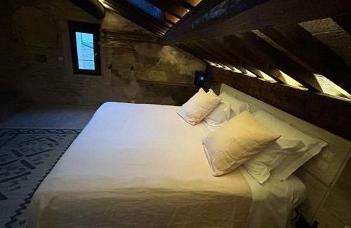 Ferrara Historic Centre Apartment | PALAZZO SABBIONI Romantic apartment with kitchen park view