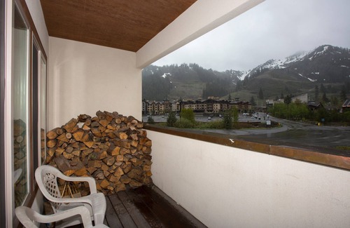 Olympic Valley House | Palisades Tahoe Ski Condo # 11 - Remodeled 2 BR, Walking Distance to Lifts & Village
