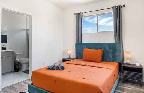 Wilshire House | Palm Breeze Escape
