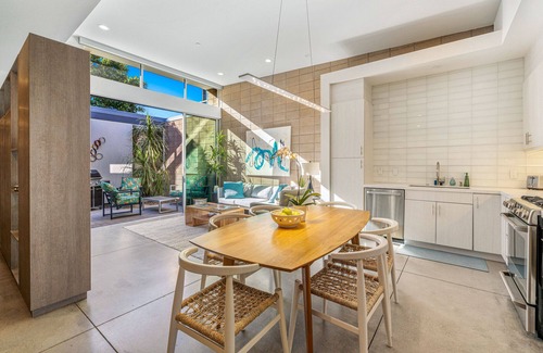 Palm Desert House | Palm Desert Velo - Modern Condo w Spa