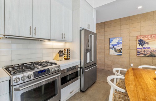 Palm Desert House | Palm Desert Velo - Modern Condo w Spa