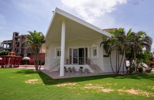 Jaipur District Villa | Palm Familia-6BHK Italian Farmhouse with Cook