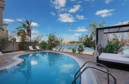 Palm Jumeirah Villa | Palm Jumeirah Beach Front XL Villa w/Prvt Pool