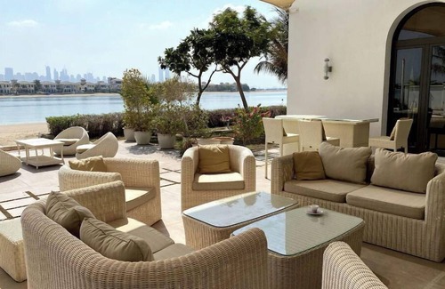 Palm Jumeirah Villa | Palm Jumeirah Skyline - Own private beach and pool