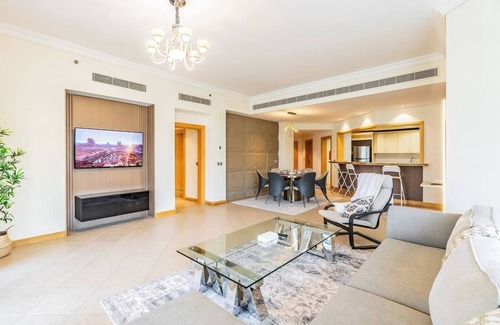 Palm Jumeirah Apartment | Palm Jumeriah - 4 Bedroom Apt - Beachfront Living