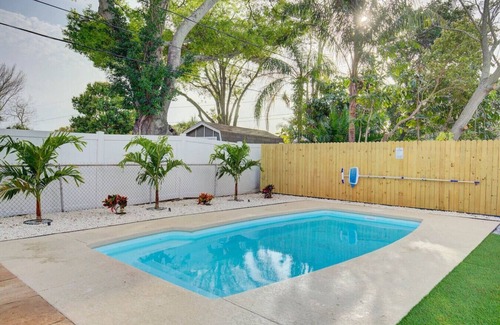 South Pinellas Community Council Apartment | Palm Oasis 2/2 Serene Backyard Private Poolside