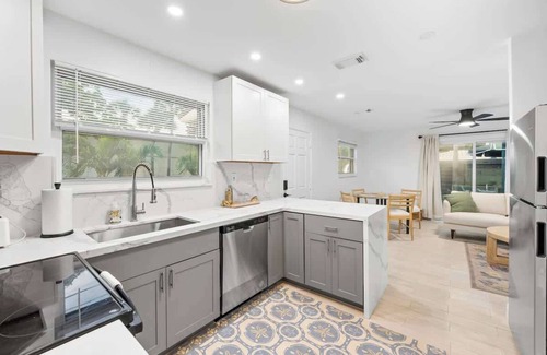 Melaleuca Gardens House | Palm Paradise Oasis S