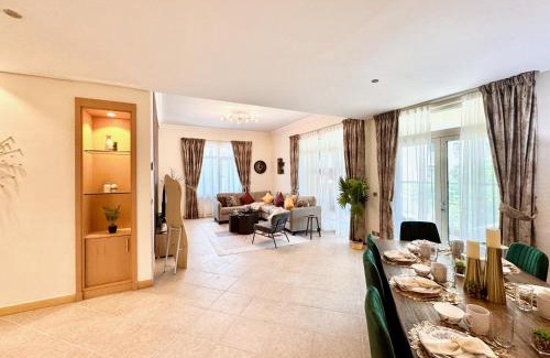 Palm Jumeirah Apartment | Palm Paradise Walk To Beach