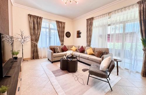 Palm Jumeirah Apartment | Palm Paradise Walk To Beach