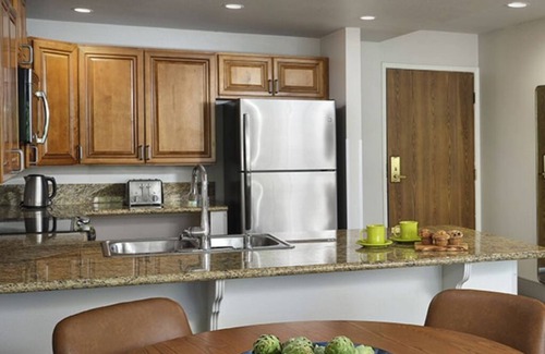 Palm Springs Villa | Palm Springs Area 1 Bdrm on a Golf Course, view of Mountains.