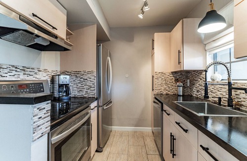 Palm Springs Condo | Palm Springs Cutie Walk to Restaurants, Stores, Hiking Trails