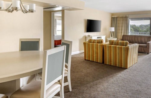 Canyon Corridor Resort | Palm Springs Getaway! 3 Amazing Suites w/ Stunning View | 2 Outdoor Pools