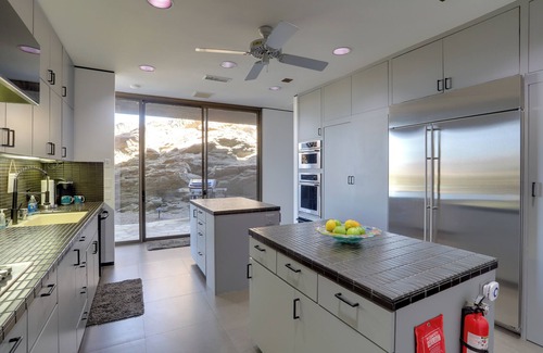 Cahuilla Hills House | Palm Springs Retreat w/Private Pool & Jacuzzi