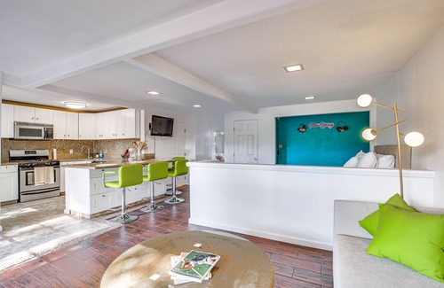 Palm Springs Apartment | Palm Springs Studio w/Outdoor Oasis & Hot Tub!