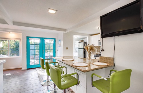 Palm Springs Apartment | Palm Springs Studio w/Outdoor Oasis & Hot Tub!