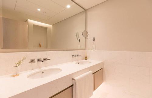 Palm Jumeirah Apartment | Palm Tower St. Regis Amazing view high-end Studio
