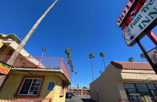 North Hills East Hotel | Palm Tree Inn