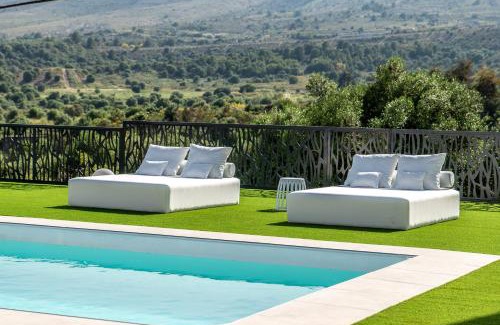 Churriana Villa | PALM TREE VILLA 5 Bdr POOL & BBQ
